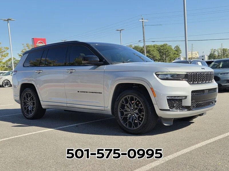 Used 2023 Silver JEEP SUMMIT 4X4 image 4