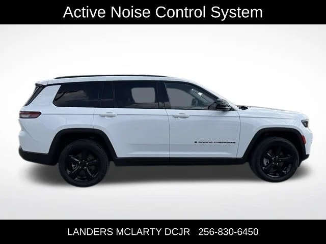 Used 2022 White Jeep Limited image 10