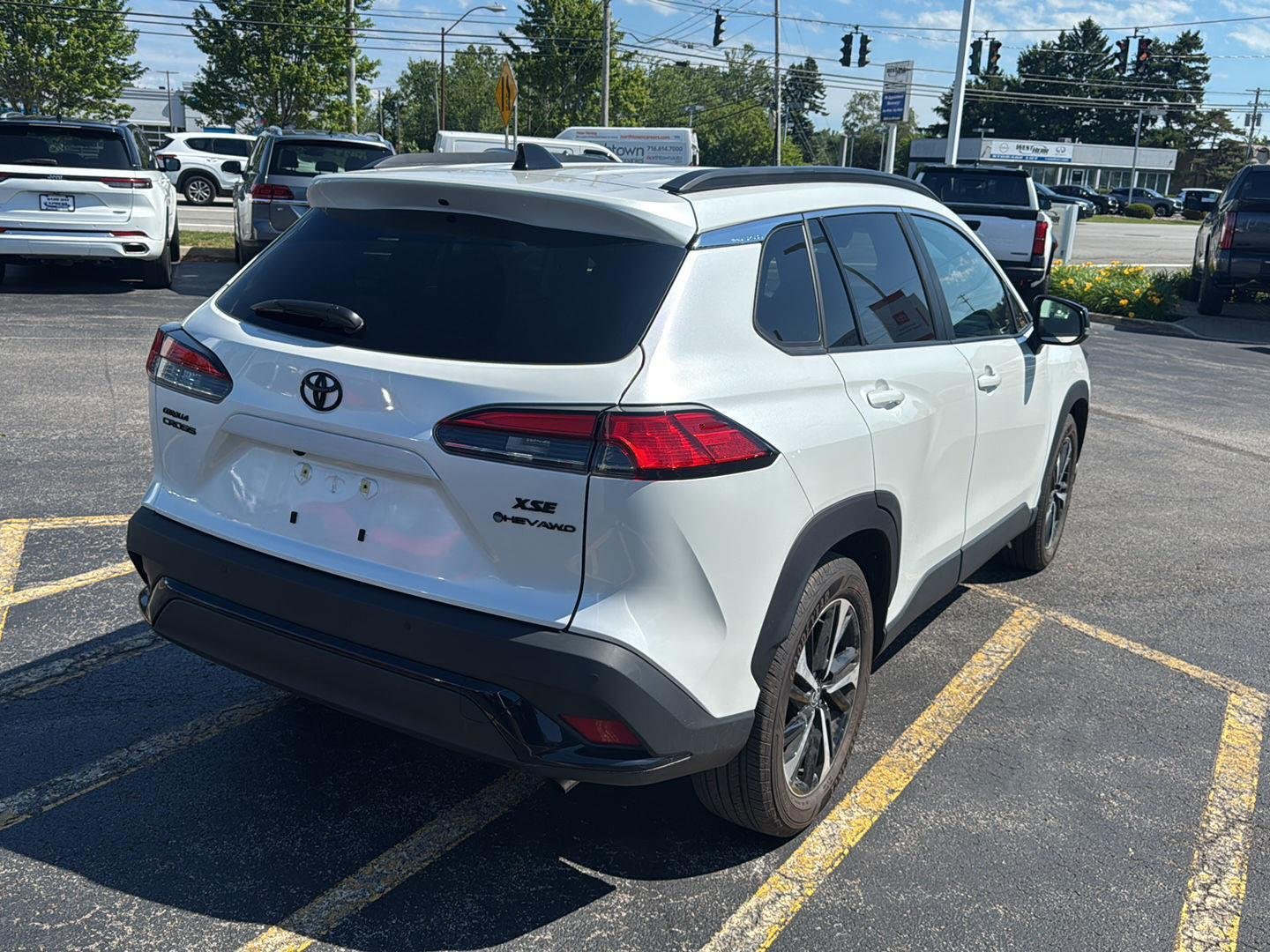 Used 2025 Wind Chill Pearl Toyota XSE image 6