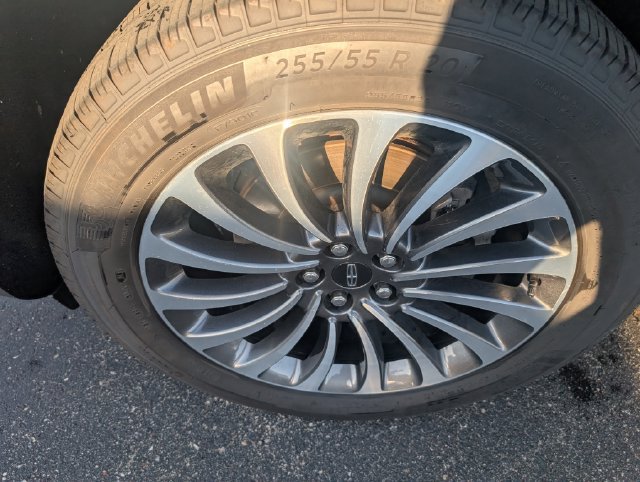 Used 2022 Blue Metallic Lincoln Reserve image 11
