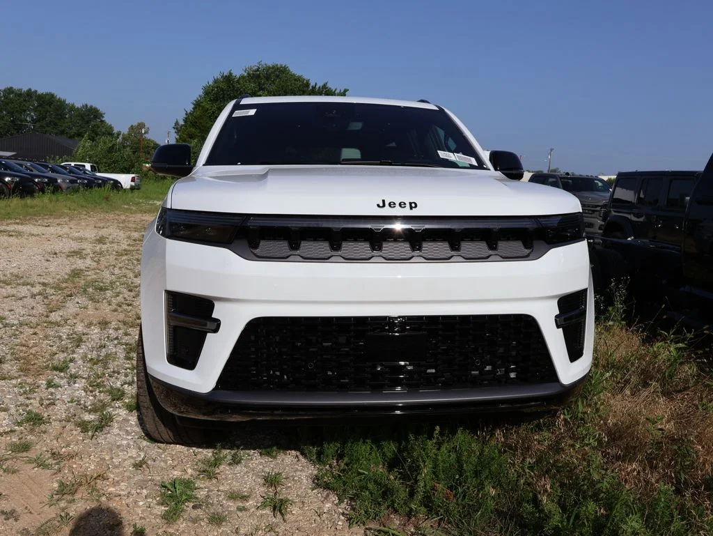 New 2026 Bright White Clear-Coat Exterior Paint Jeep Limited Reserve image 6