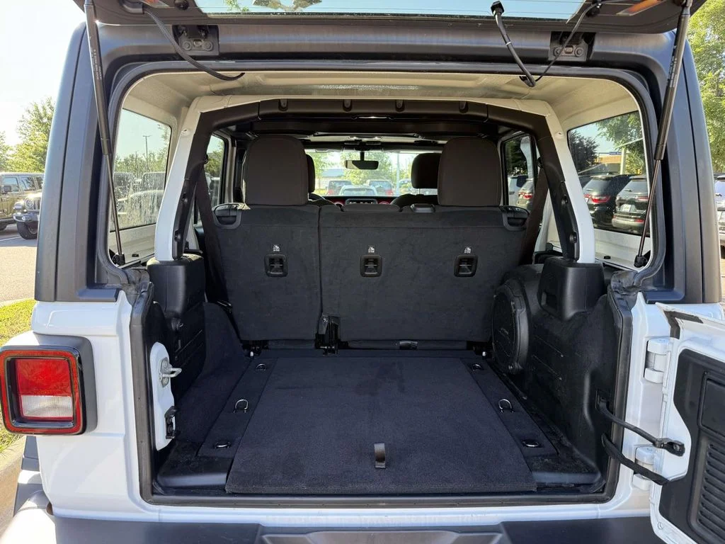 Used 2023 White Jeep Rubicon image 34