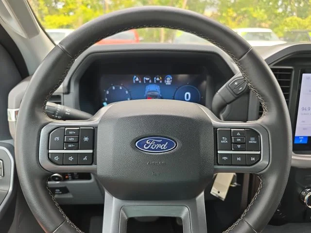 Used 2025 Blue Ford XLT image 18