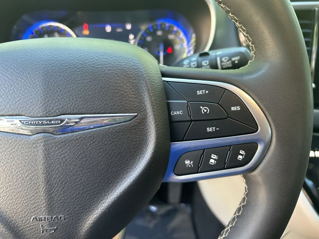 Used 2022 White Chrysler Touring L image 21
