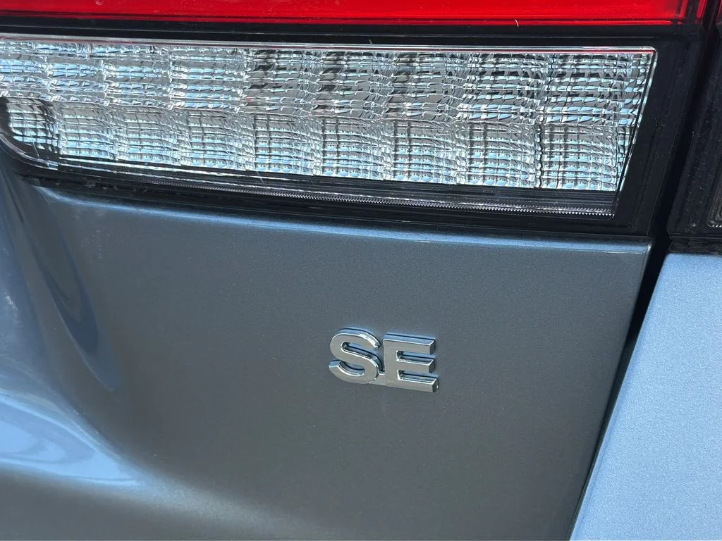 New 2026 Mercury Gray Metallic Mitsubishi 2.0 SE image 34