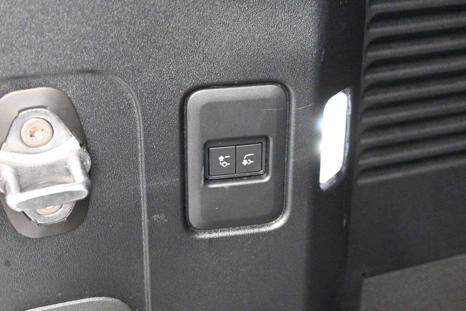 Used 2024 Eiger Grey Metallic Land Rover S image 11