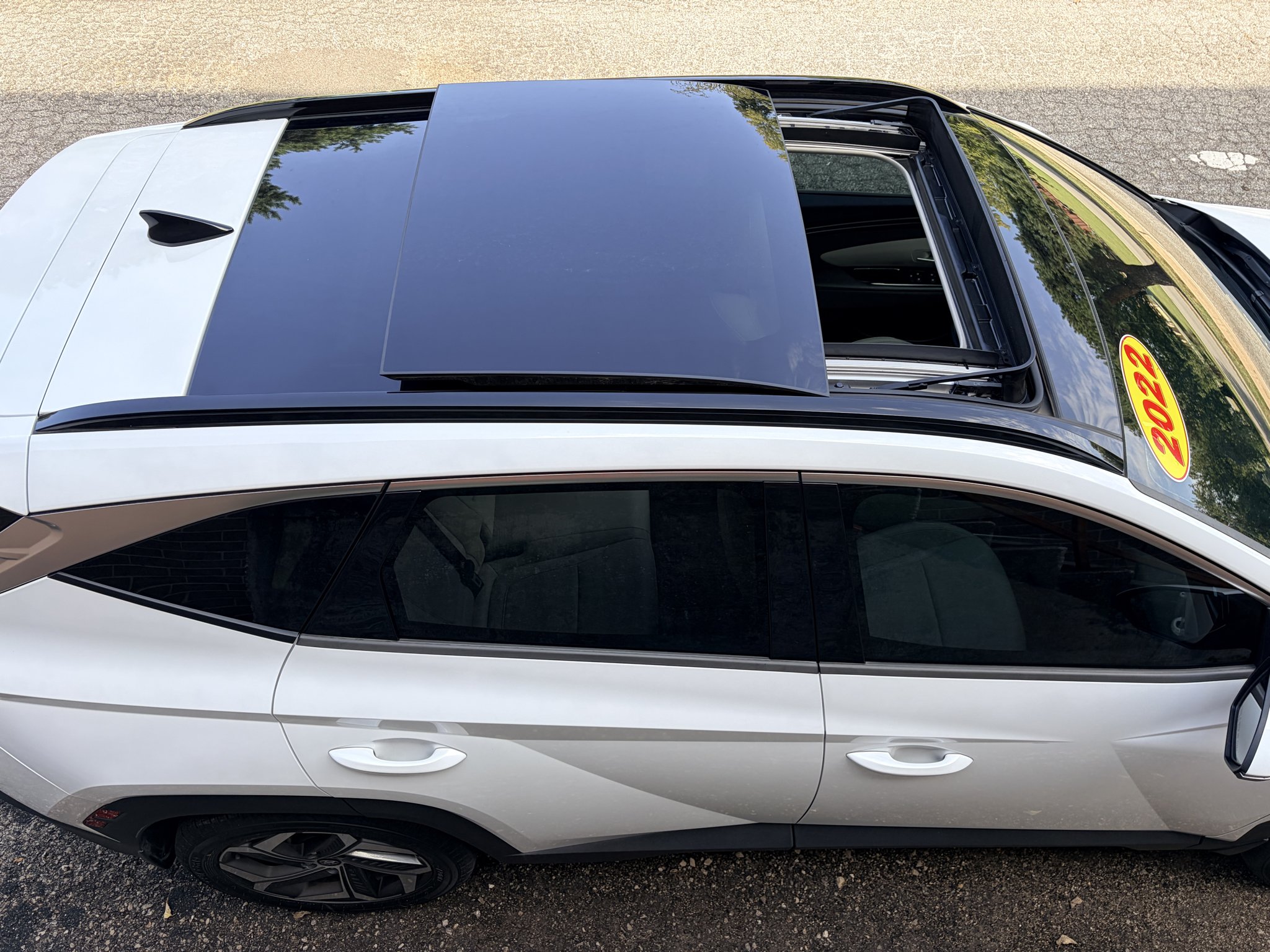 Used 2022 Quartz White Hyundai Limited image 9