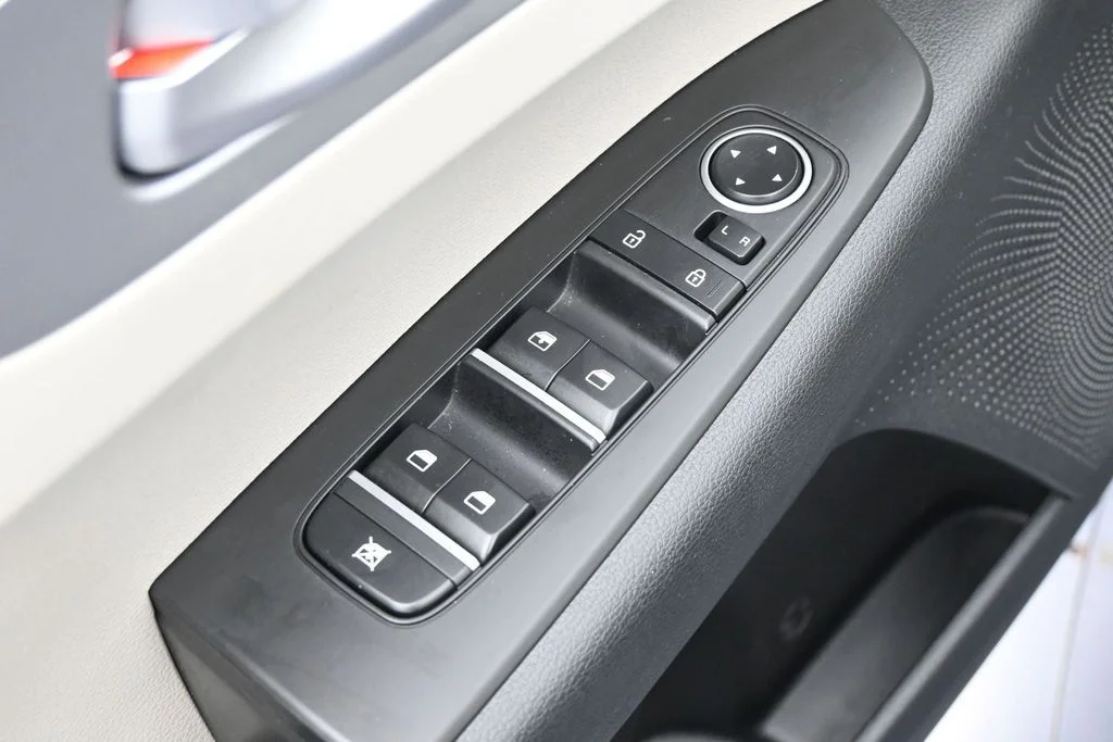 Used 2023 Gravity Gray Kia LXS image 13
