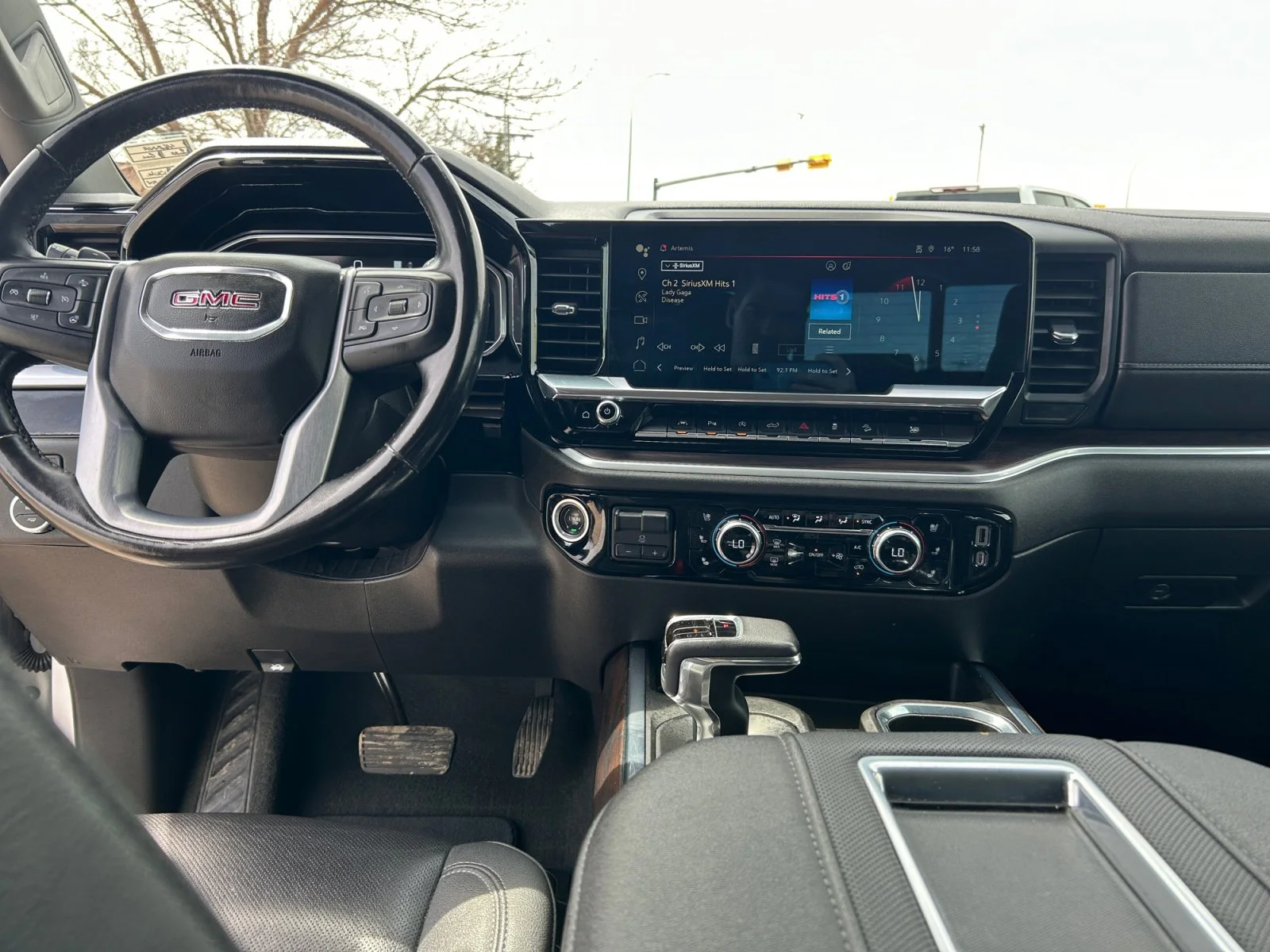 Used 2022 White GMC SLT Crew Cab image 20