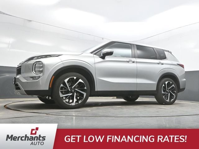 Used 2024 Silver Mitsubishi SE image 36