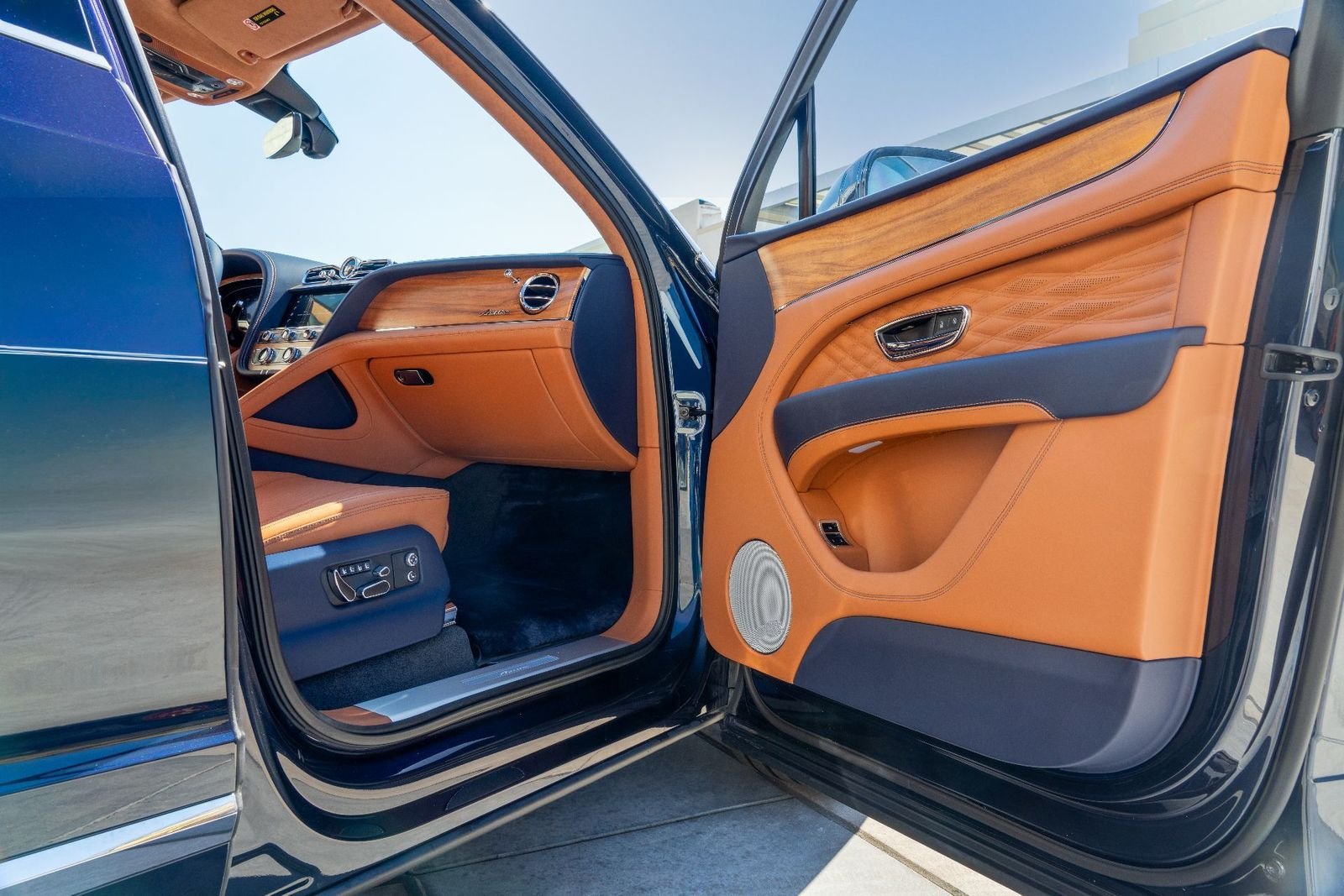 2024 Bentley Bentayga Azure - Photo 19