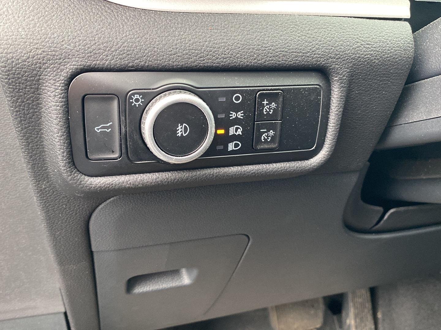 Used 2023 Iconic Silver Ford XLT image 17