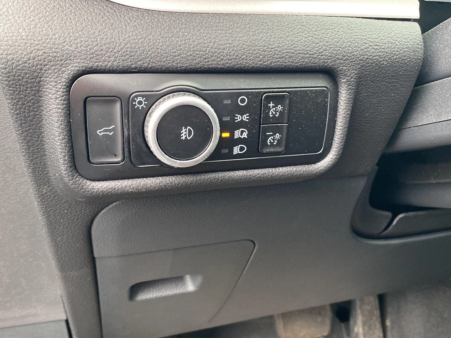 Used 2023 Iconic Silver Ford XLT image 17
