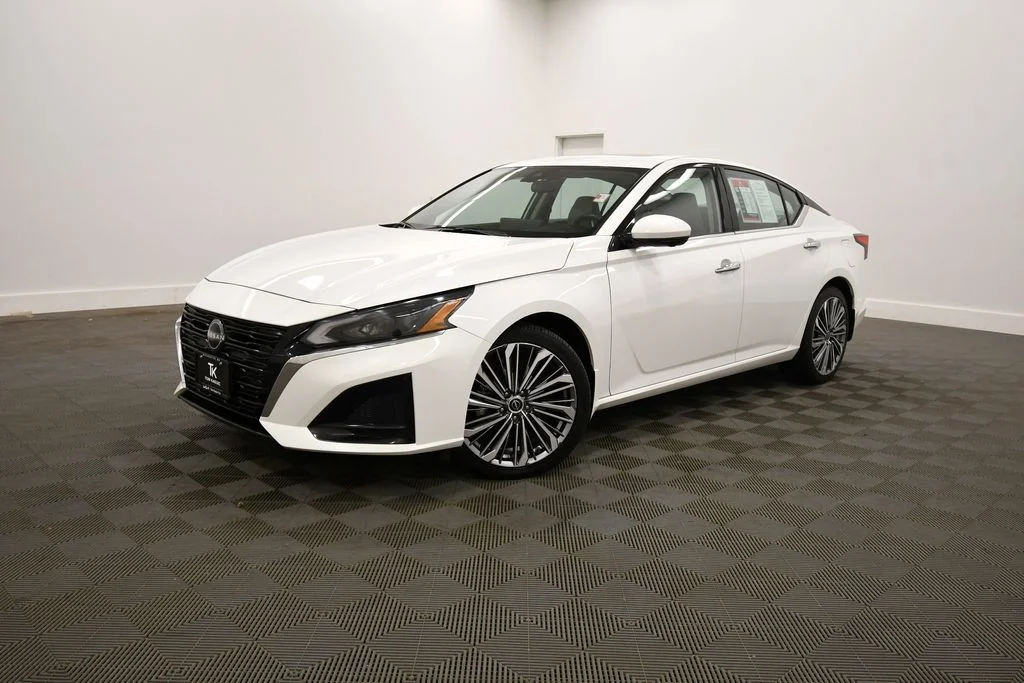 Used 2024 Nissan Altima SL with VIN 1N4BL4EW8RN329118 for sale in Rochester, Minnesota