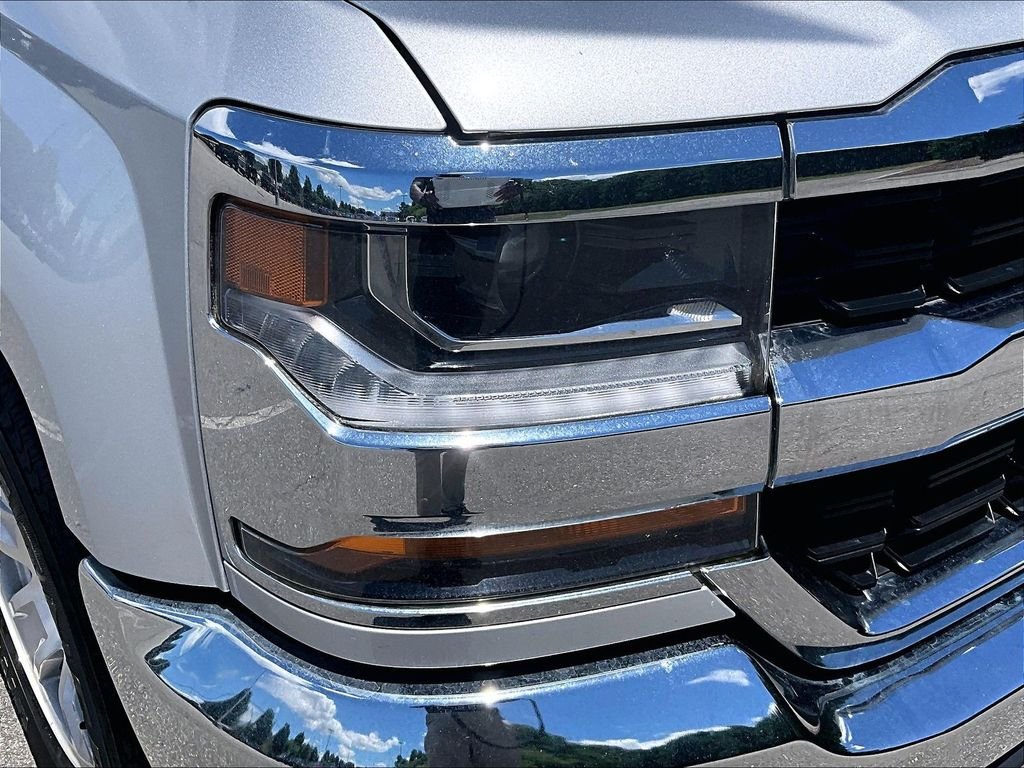 Used 2018 Silver Chevrolet LT image 33