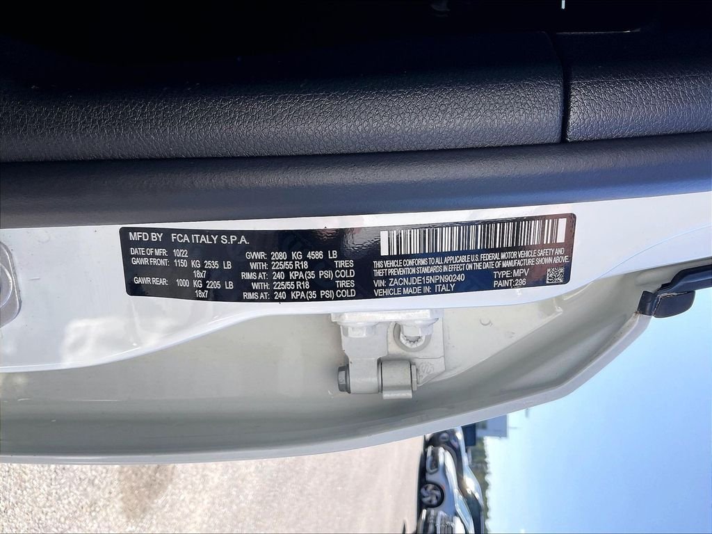 Used 2022 Alpine White Clearcoat Jeep Altitude image 30