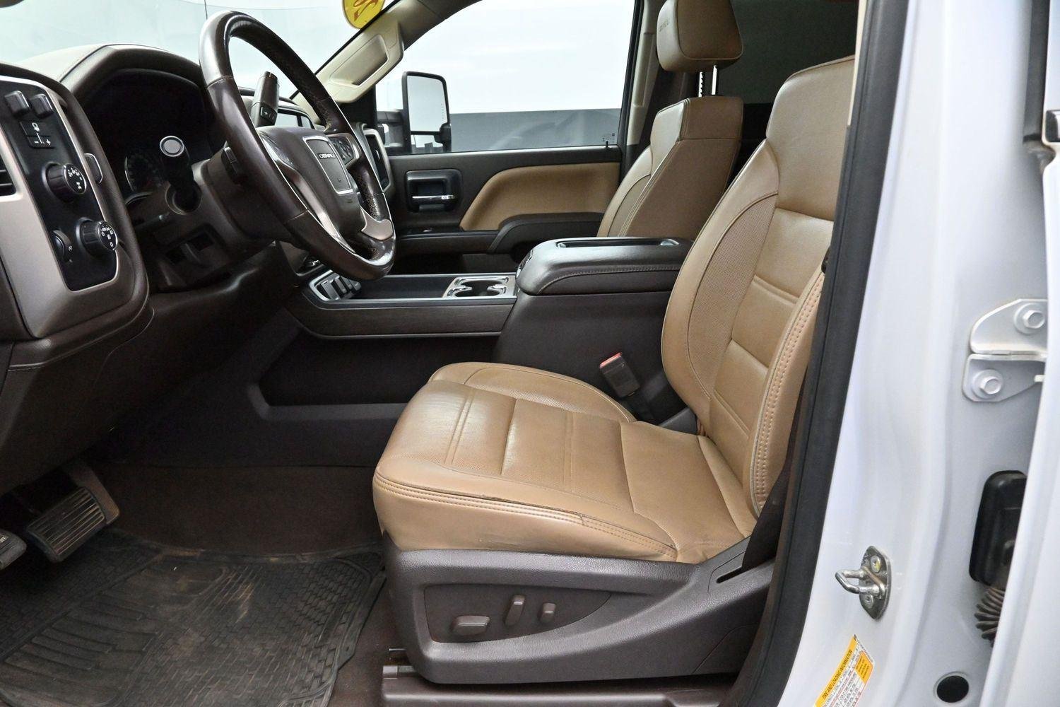 Used 2019 White Frost Tricoat GMC Denali image 12