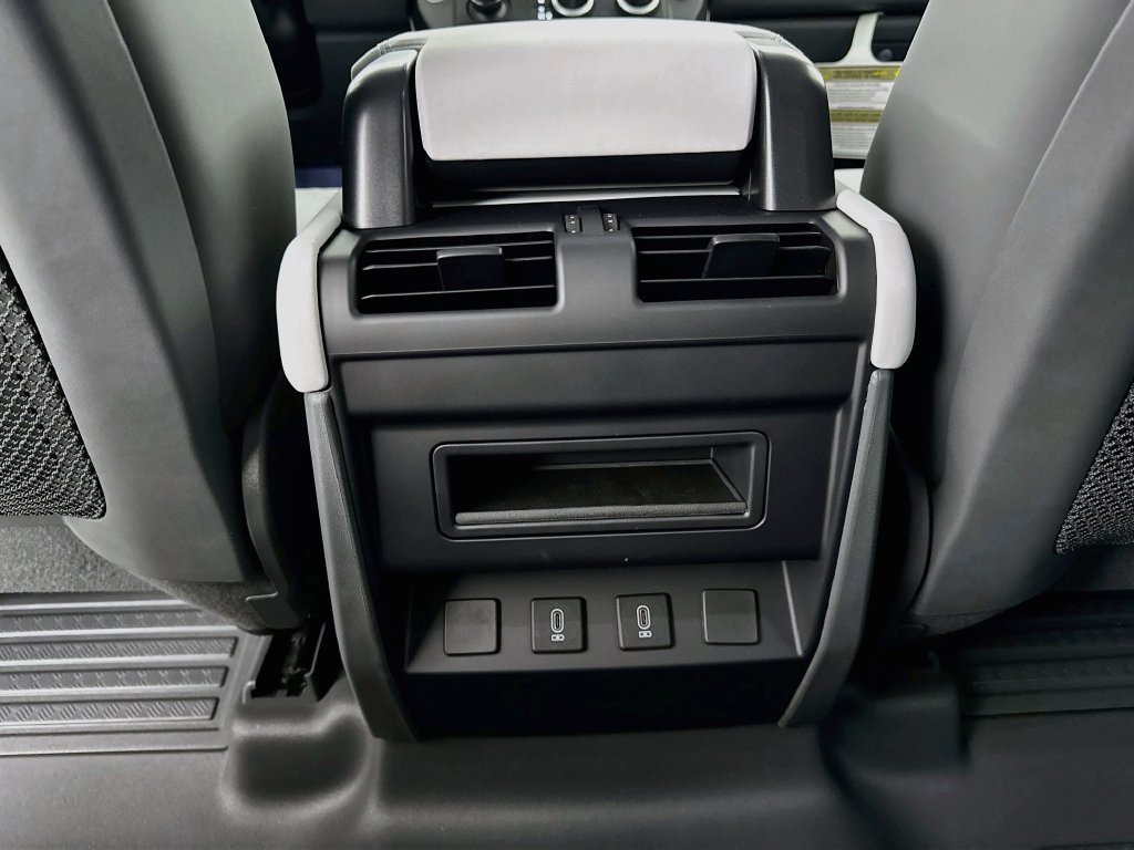 New 2026 Santorini Black Land Rover X-Dynamic SE image 26