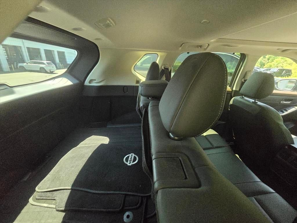 Used 2023 White Nissan SV image 5