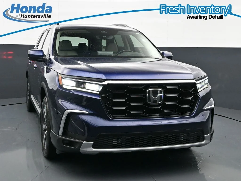 2023 Honda Pilot Touring 2WD's photo