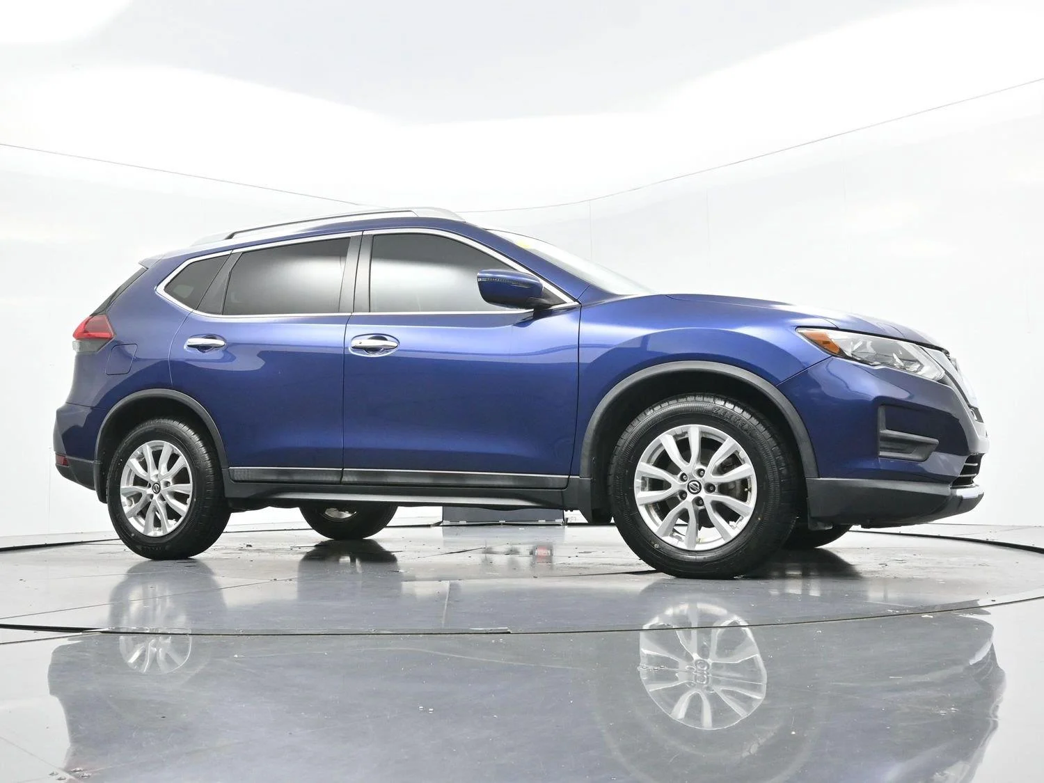 Used 2018 Caspian Blue Nissan SV image 45