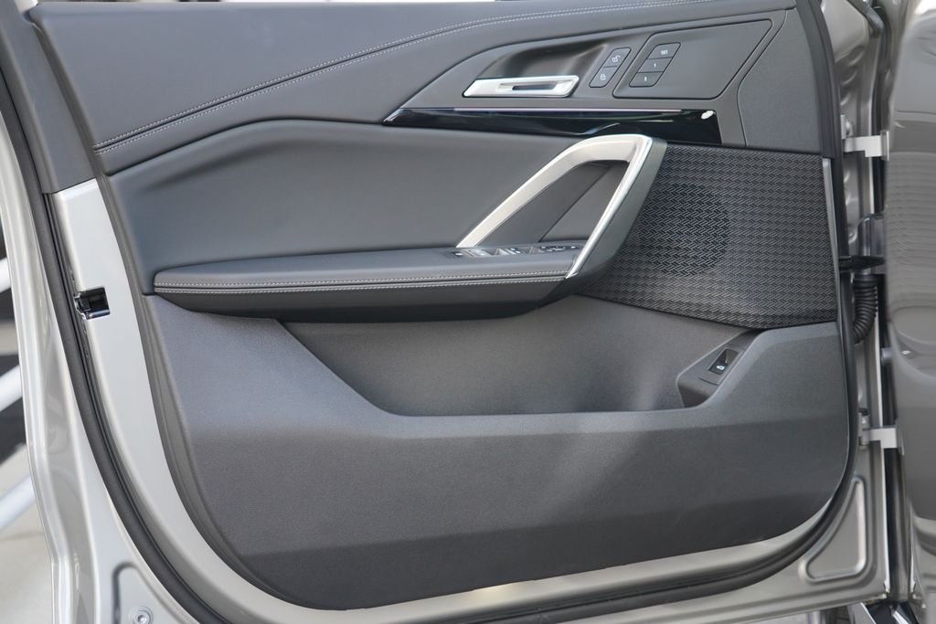 New 2026 Space Silver Metallic BMW xDrive28i image 9