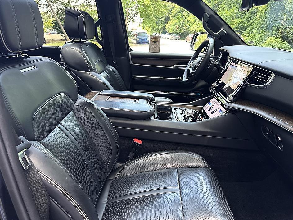 Used 2023 Midnight Sky Jeep Series II image 21