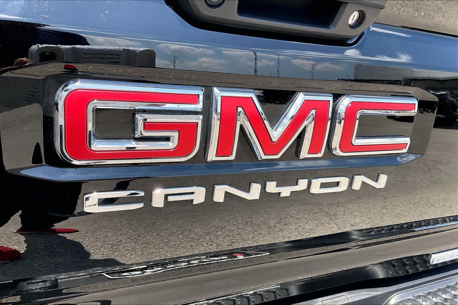Used 2025 Onyx Black GMC 2WD Elevation image 30
