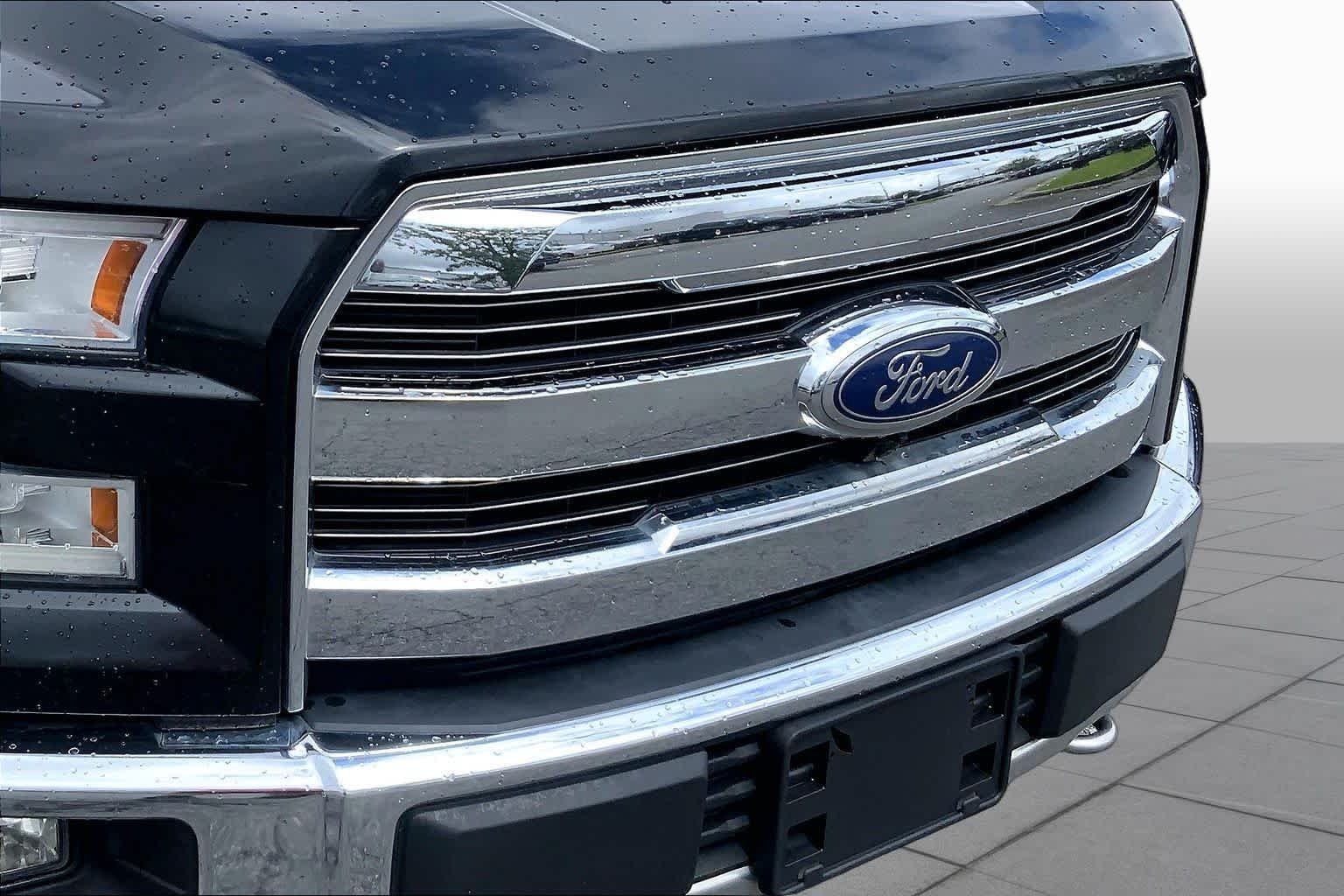 Used 2015 Tuxedo Black Metallic/Caribou Metallic Ford King Ranch image 30