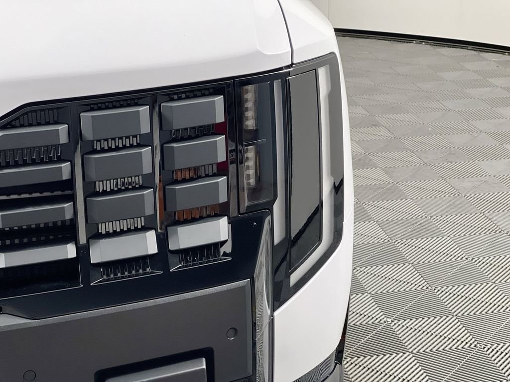 New 2027 Glacial White Pearl Kia X-LINE SX image 9