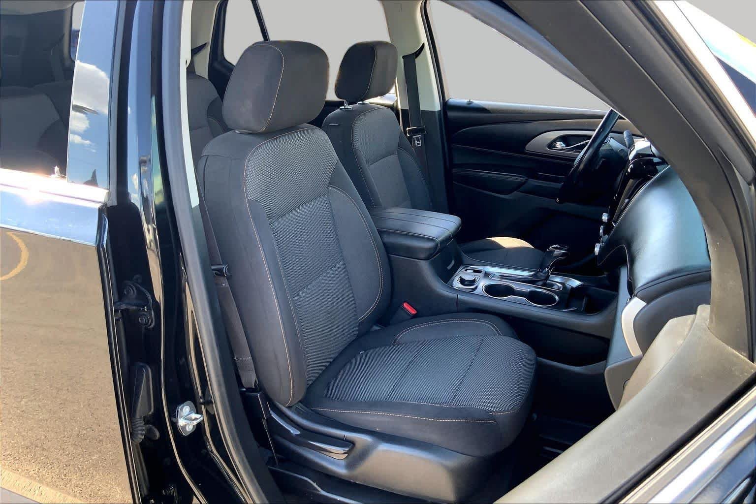 Used 2018 Mosaic Black Metallic Chevrolet LT Cloth image 9