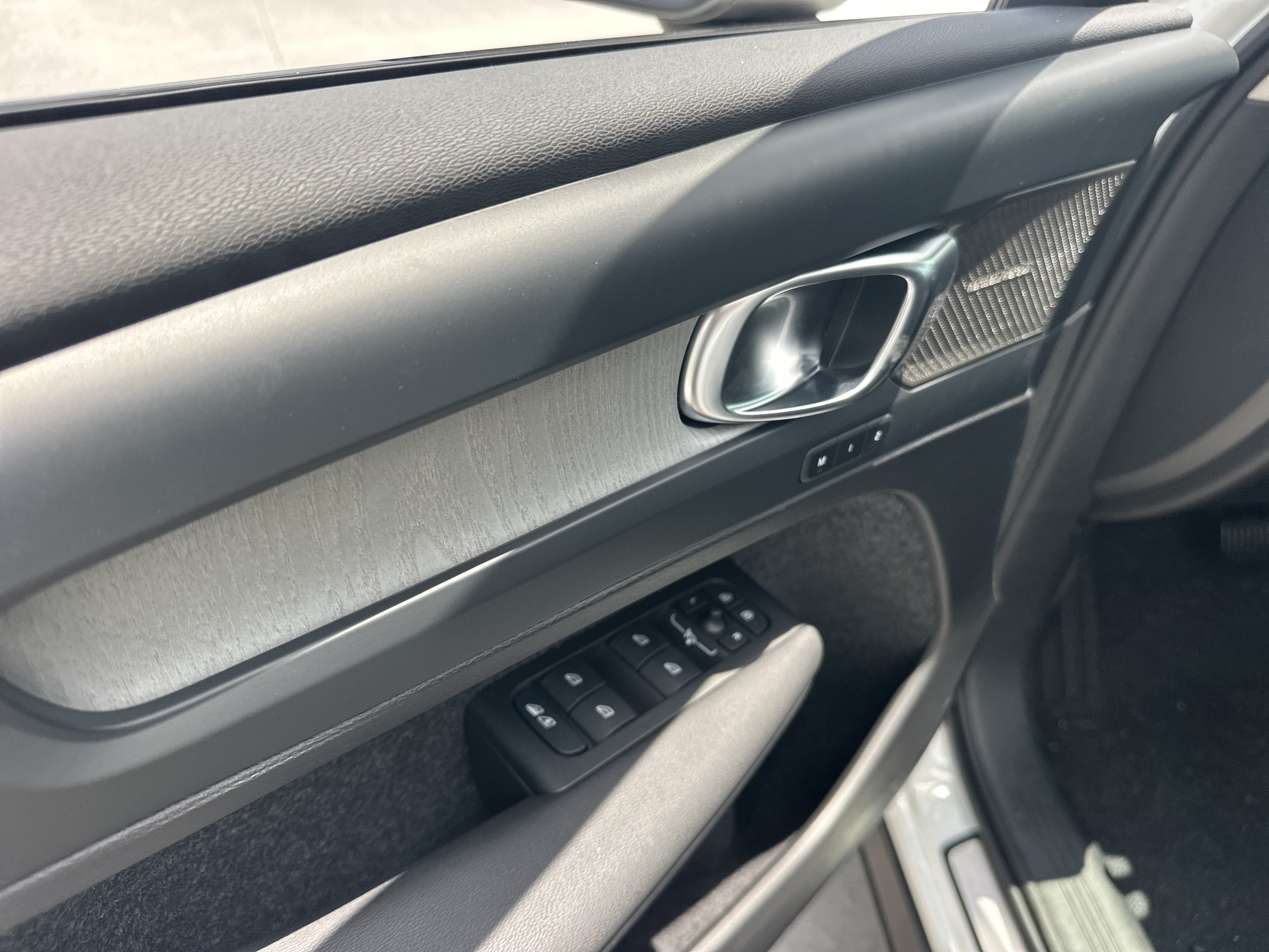 New 2026 Crystal White Volvo Ultra image 17