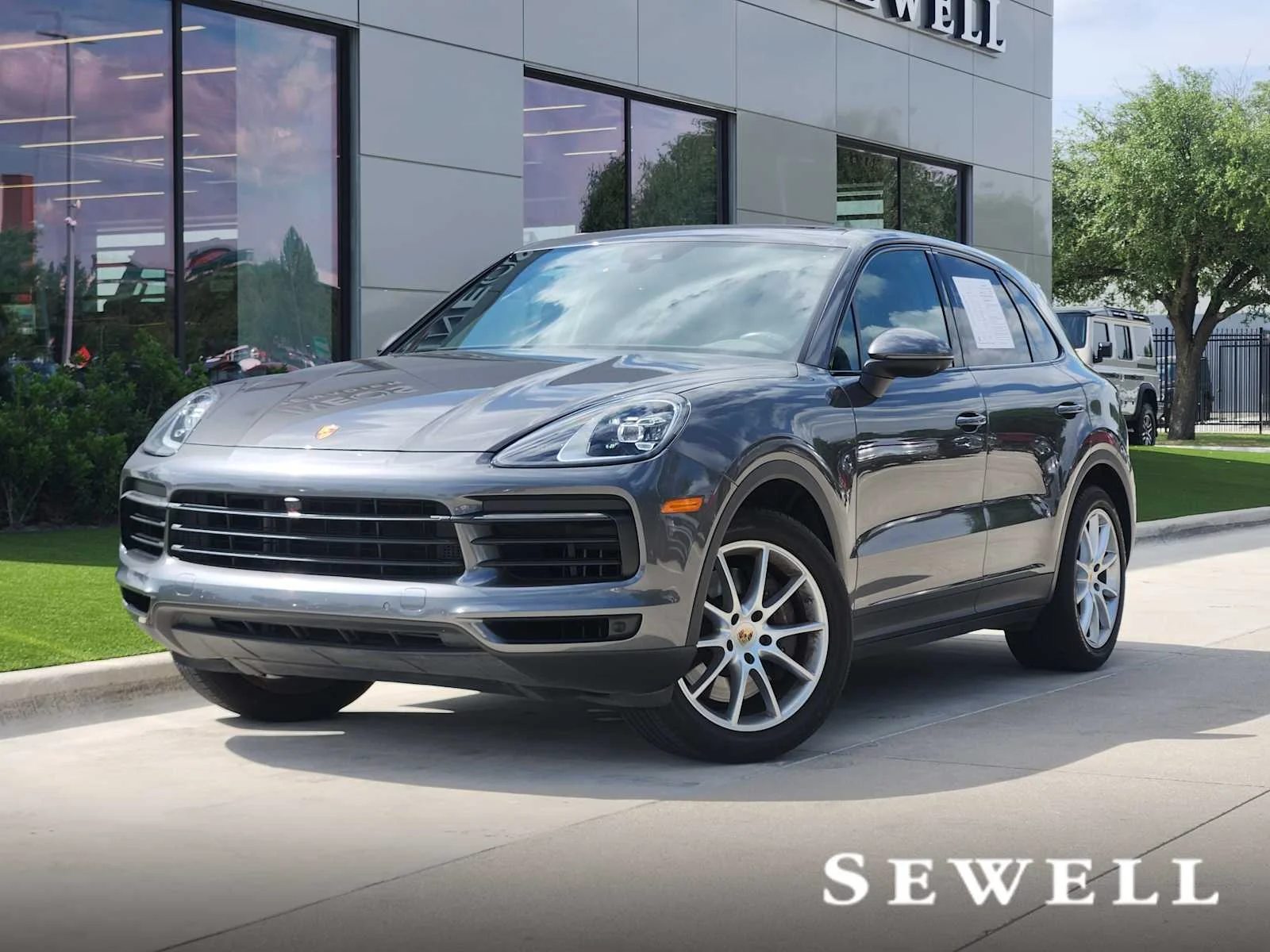 2023 Porsche Cayenne Platinum Edition's photo