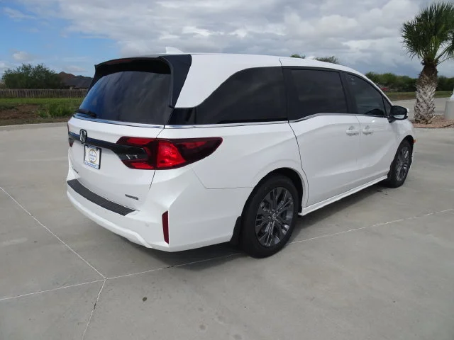 New 2027 Platinum White Pearl Honda Touring image 4