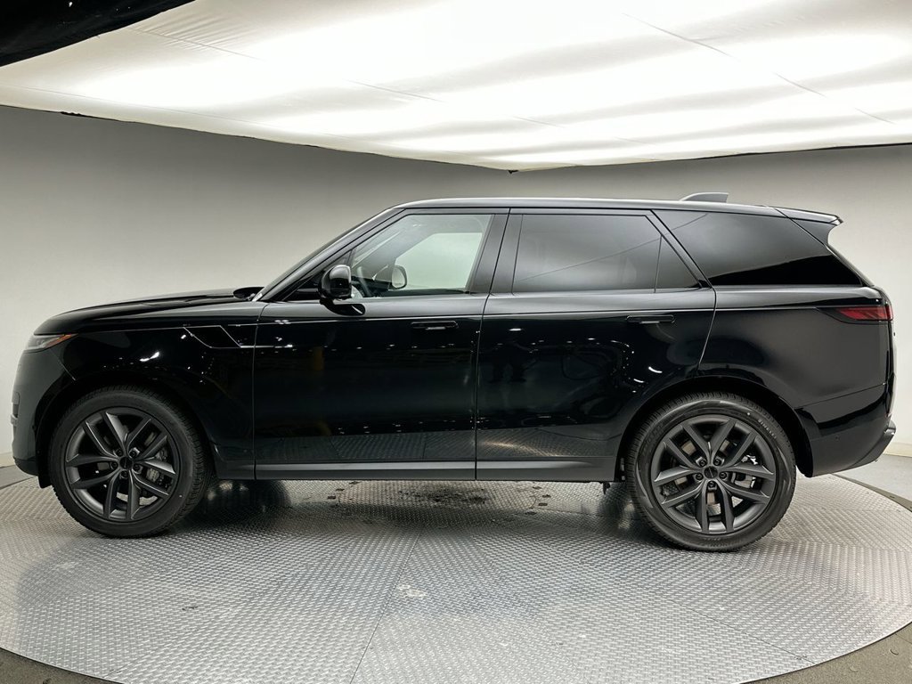 New 2027 Santorini Black Land Rover SE image 2