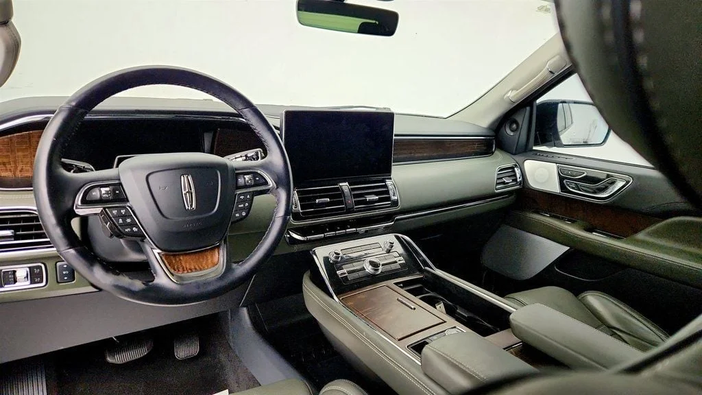 Used 2024 Pristine White Metallic Tri-Coat Lincoln Black Label 4x4 image 12