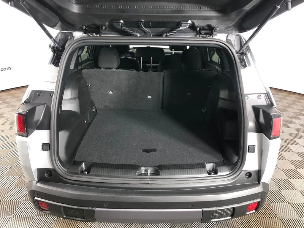 New 2026 Silver Zynith Clear-Coat Exterior Paint Jeep Laredo image 17