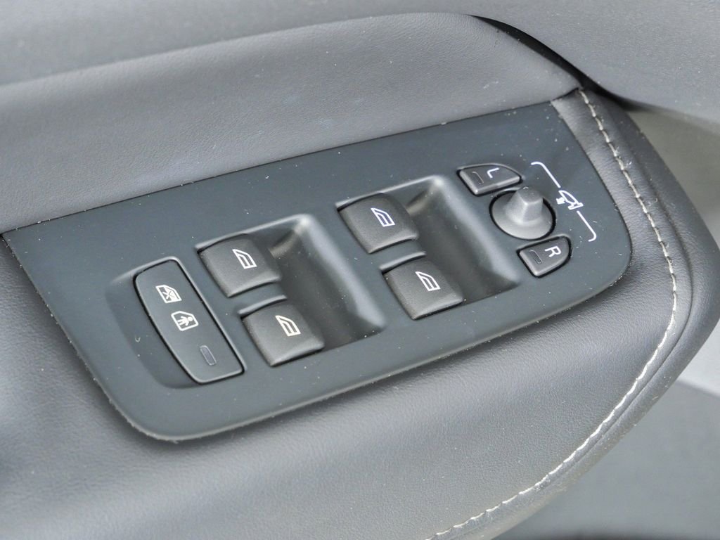 Used 2025 Black Volvo T8 Ultra Black Edition image 36