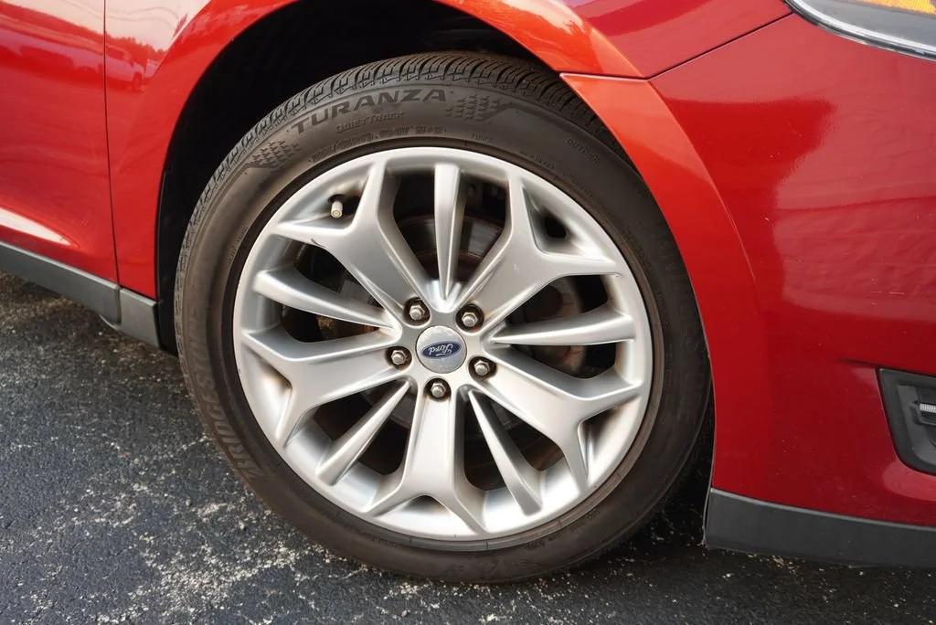 Used 2015 Red Ford Limited image 30