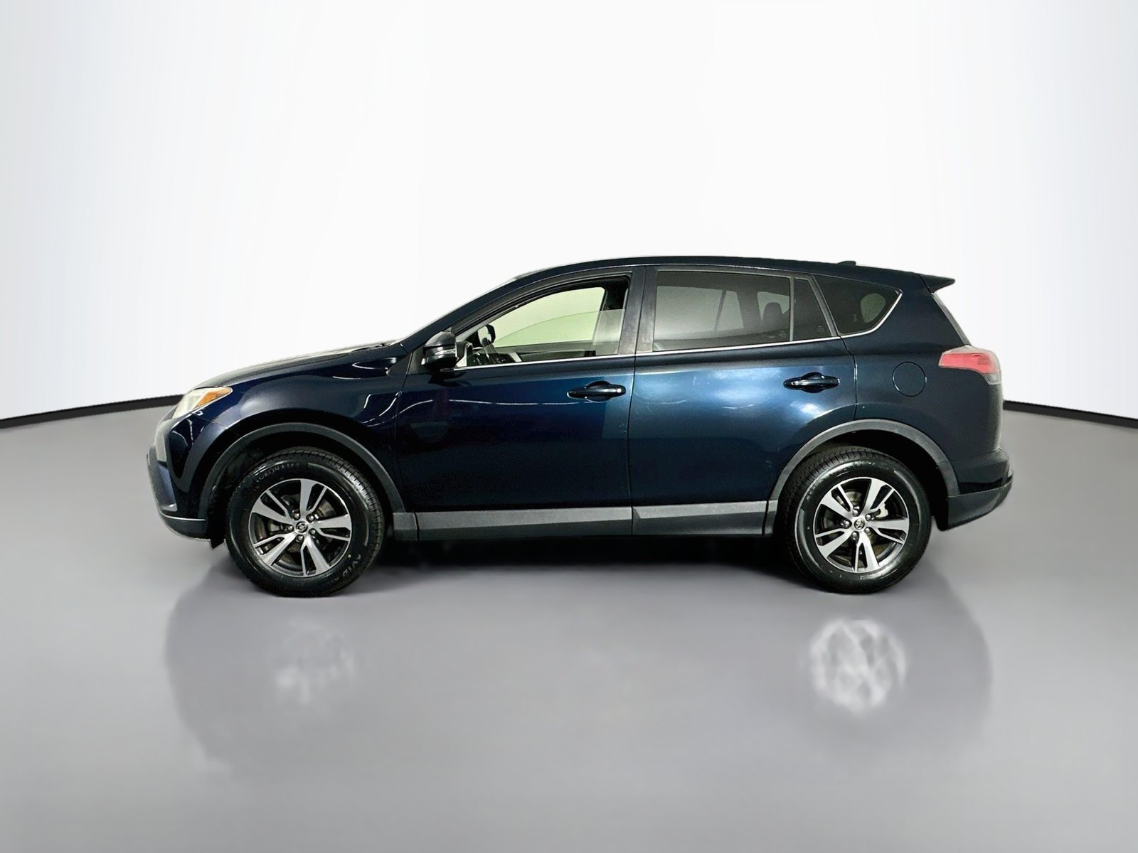 Used 2018 Galactic Aqua Mica Toyota XLE image 4
