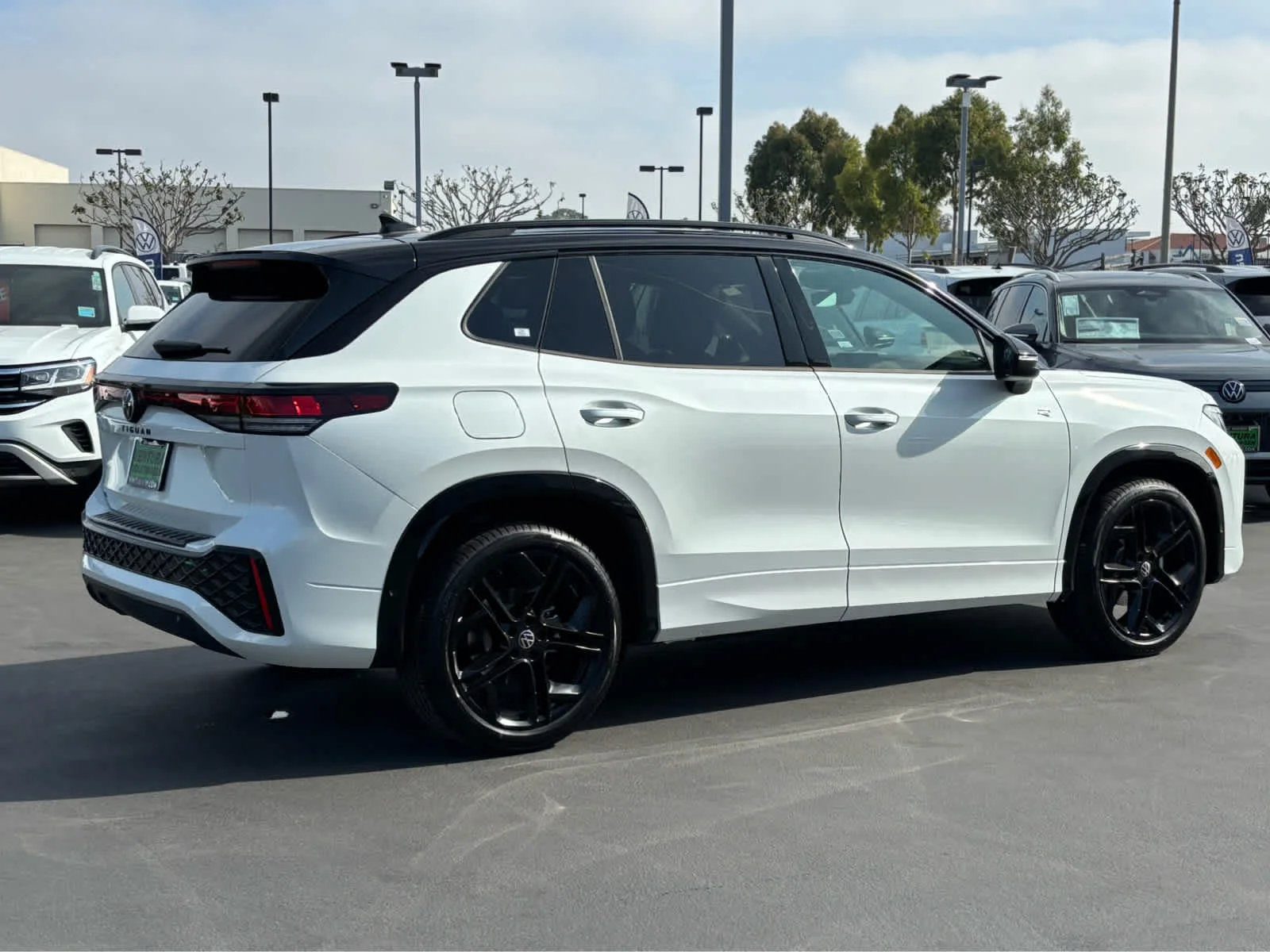 New 2026 Opal White w/Deep Black Roof Volkswagen SE R-Line Black image 3