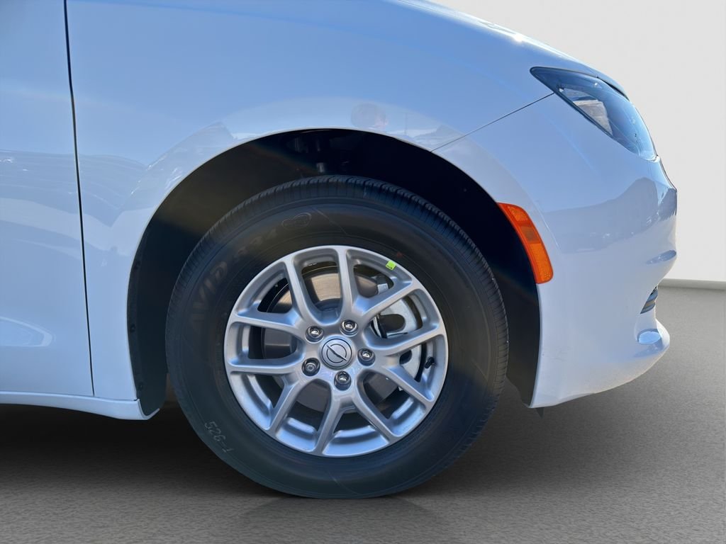 New 2026 Bright White Clear-Coat Exterior Paint Chrysler LX image 22