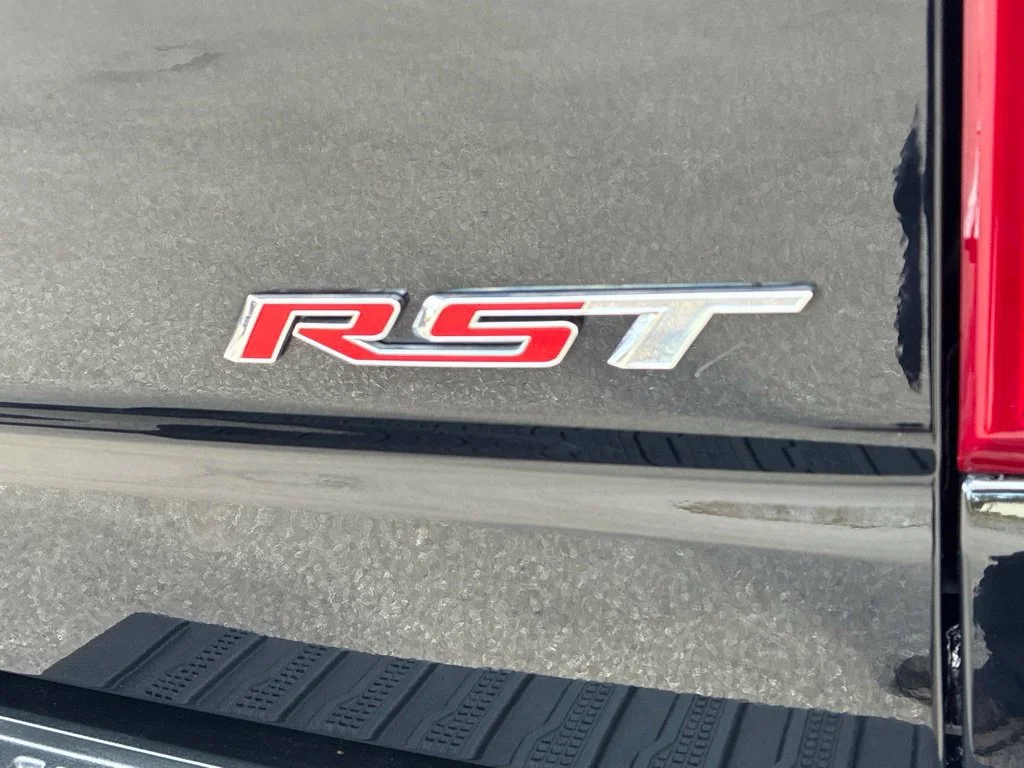 Used 2019 BLACK Chevrolet RST image 50