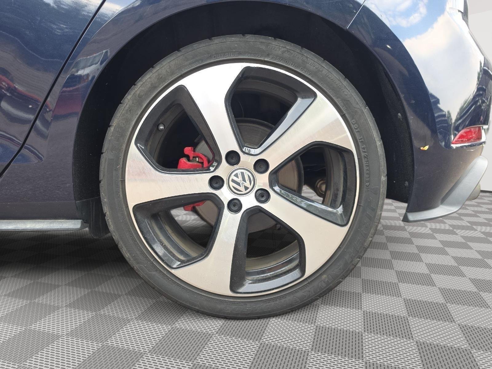 Used 2018 Night Blue Metallic Volkswagen S image 11