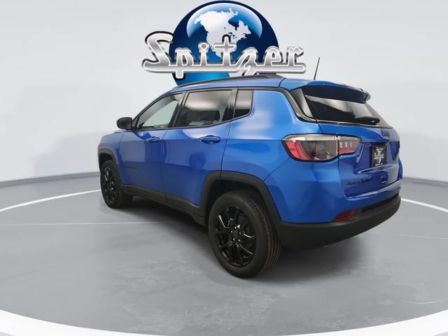 New 2026 Hydro Blue Pearl-Coat Exterior Paint Jeep Latitude image 7