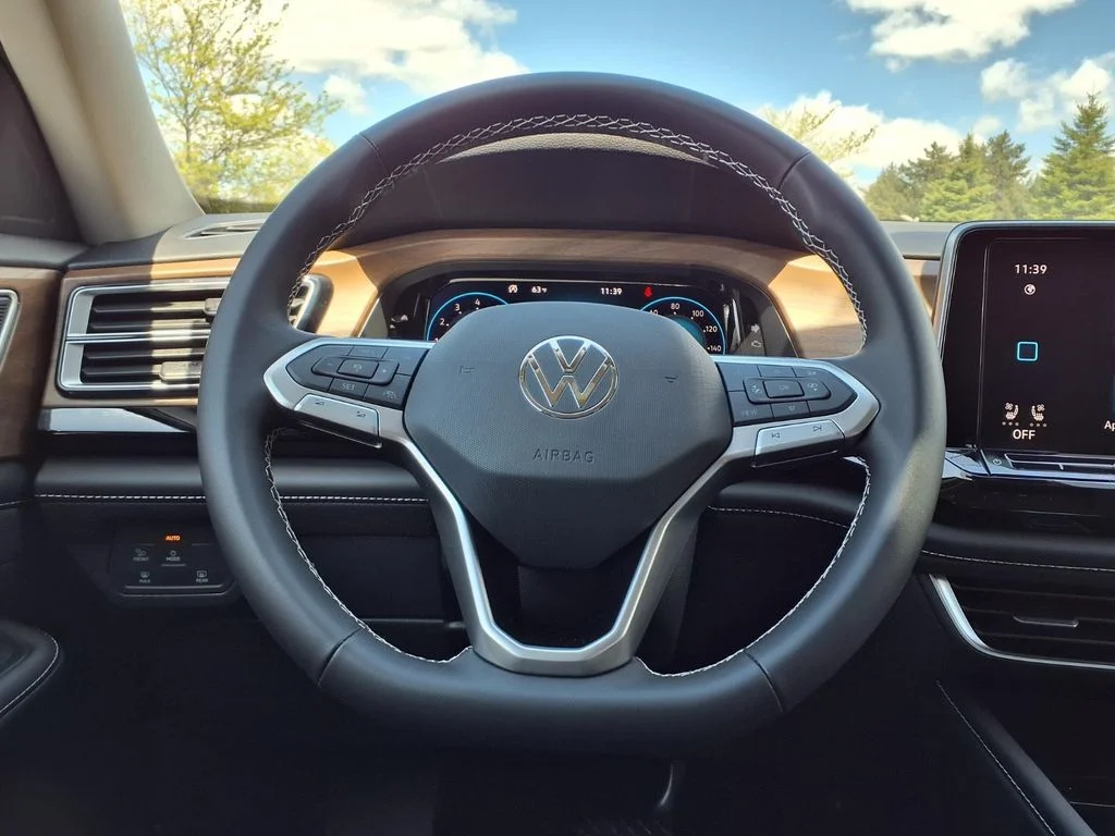 New 2026 Deep Black Pearl Volkswagen SE w/Technology image 11