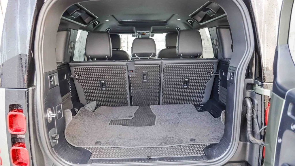 Used 2024  Land Rover S image 31
