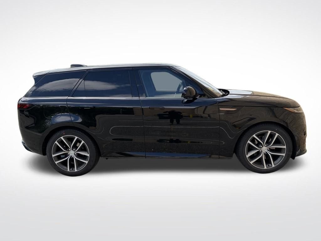 Used 2023 Black Land Rover SE Dynamic image 5