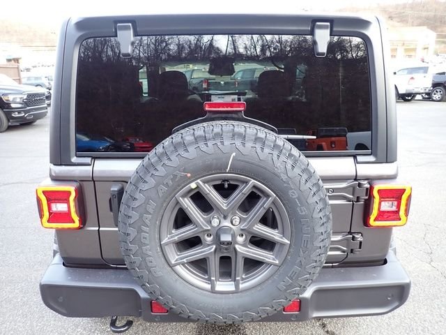 New 2026 Granite Crystal Metallic Clear-Coat Exterior Paint Jeep Sport S image 4