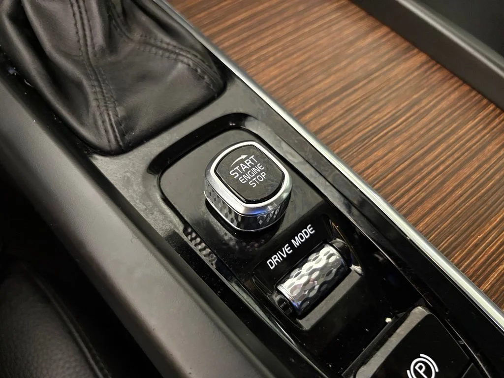 Used 2020 Onyx Black Metallic Volvo T5 Inscription image 27
